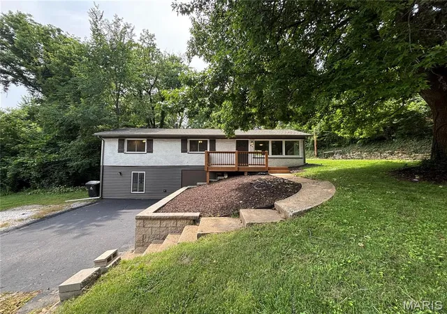 Photo 1 of Single family home for sale at 31 Highwood Dr, Belleville, IL 62223 | MLS# MIS26046147 | Listing updated on 2026-09-01