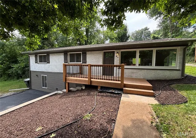 Photo 2 of Single family home for sale at 31 Highwood Dr, Belleville, IL 62223 | MLS# MIS26046147 | Listing updated on 2026-09-01