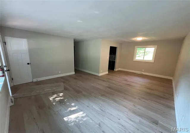 Photo 3 of Single family home for sale at 31 Highwood Dr, Belleville, IL 62223 | MLS# MIS26046147 | Listing updated on 2026-10-07