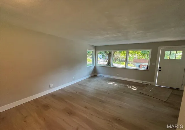 Photo 4 of Single family home for sale at 31 Highwood Dr, Belleville, IL 62223 | MLS# MIS26046147 | Listing updated on 2026-10-07