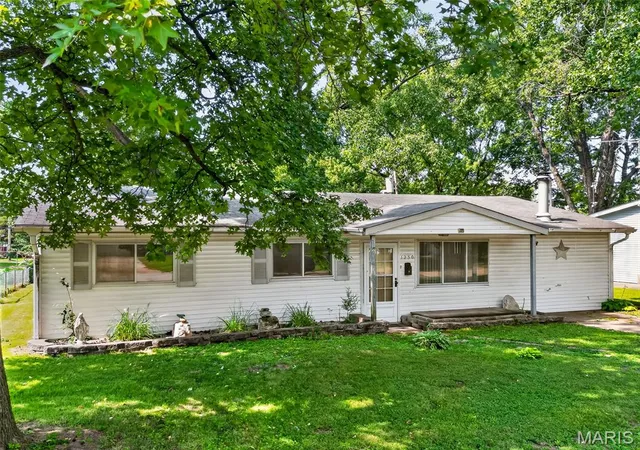 Photo 3 of Single family home for sale at 1230 Flicker Dr, Florissant, MO 63031 | MLS# MIS26046154 | Listing updated on 2026-08-12