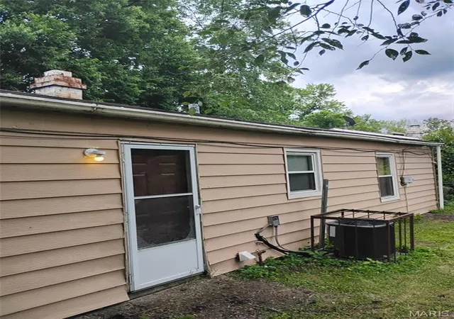 Photo 3 of Single family home for sale at 23 Westwood Dr, East Saint Louis, IL 62206 | MLS# MIS26046183 | Listing updated on 2026-09-08