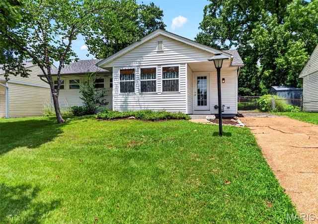 Photo 1 of Single family home for sale at 10917 Larkspur Dr, Saint Louis, MO 63123 | MLS# MIS26046196 | Listing updated on 2026-10-01