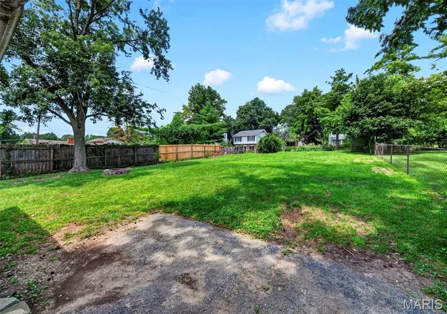 Photo 28 of Single family home for sale at 10917 Larkspur Dr, Saint Louis, MO 63123 | MLS# MIS26046196 | Listing updated on 2026-10-01