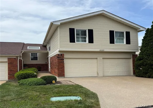 Townhouse for sale at 12737 Bennington Common Ln, Saint Louis, MO 63146 | MLS# MIS26046202
