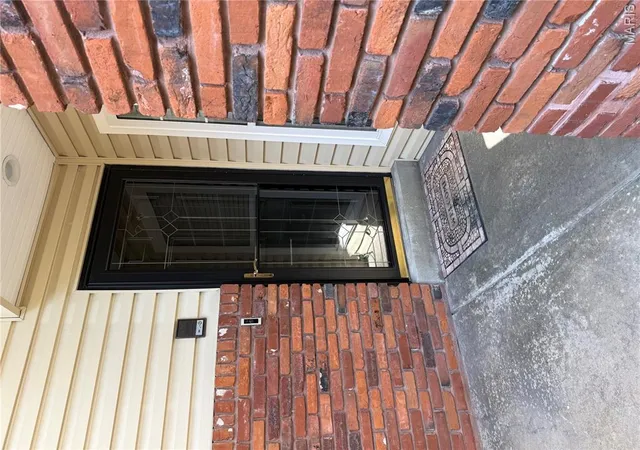 Photo 2 of Sale Pending at 12737 Bennington Common Ln, Saint Louis, MO 63146 | MLS# MIS26046202 | Listing updated on 2026-09-28