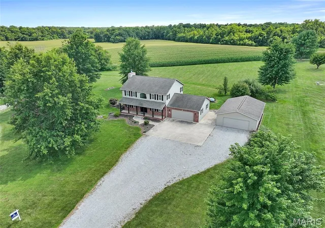 1st image of 26 Hickory Pt, Moro, IL 62067 | MLS# MIS26046204
