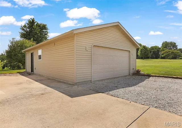 45th image of 26 Hickory Pt, Moro, IL 62067 | MLS# MIS26046204