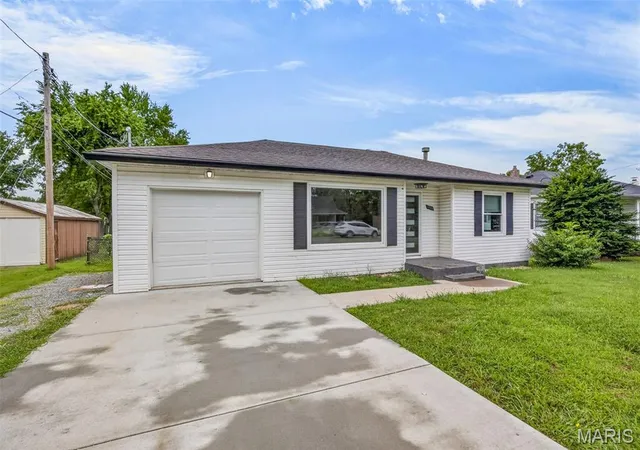 Photo 2 of Single family home for sale at 1206 N Washington St, Farmington, MO 63640 | MLS# MIS26046229 | Listing updated on 2026-07-31