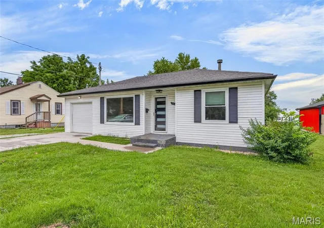 Photo 3 of Single family home for sale at 1206 N Washington St, Farmington, MO 63640 | MLS# MIS26046229 | Listing updated on 2026-07-31