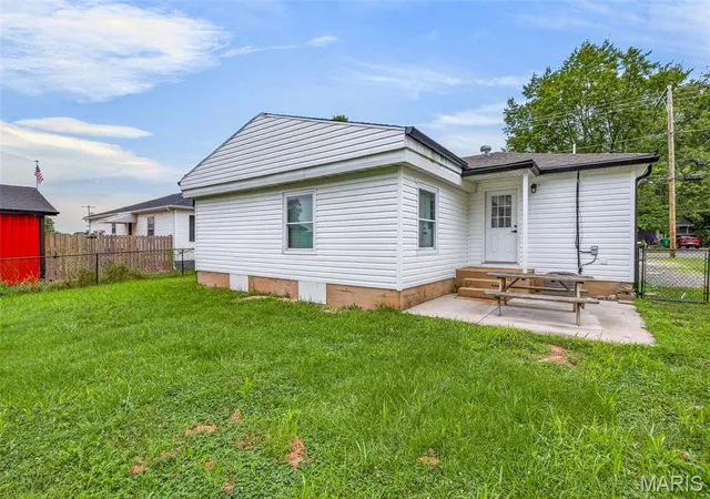 Photo 4 of Single family home for sale at 1206 N Washington St, Farmington, MO 63640 | MLS# MIS26046229 | Listing updated on 2026-09-25