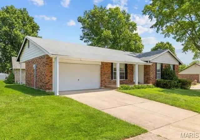 Photo 2 of Sale Pending at 14802 Verdun Estates Dr, Florissant, MO 63034 | MLS# MIS26046233 | Listing updated on 2026-07-31