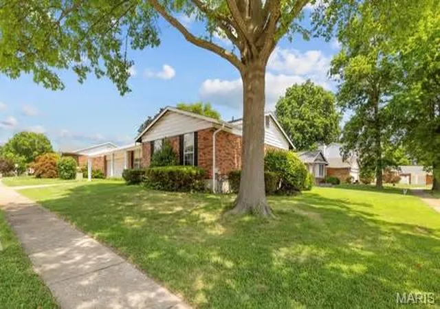 Photo 3 of Sale Pending at 14802 Verdun Estates Dr, Florissant, MO 63034 | MLS# MIS26046233 | Listing updated on 2026-07-31
