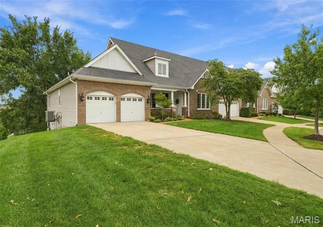 Photo 2 of Single family home for sale at 1931 Chesterfield Ridge Cir, Chesterfield, MO 63017 | MLS# MIS26046234 | Listing updated on 2026-10-05