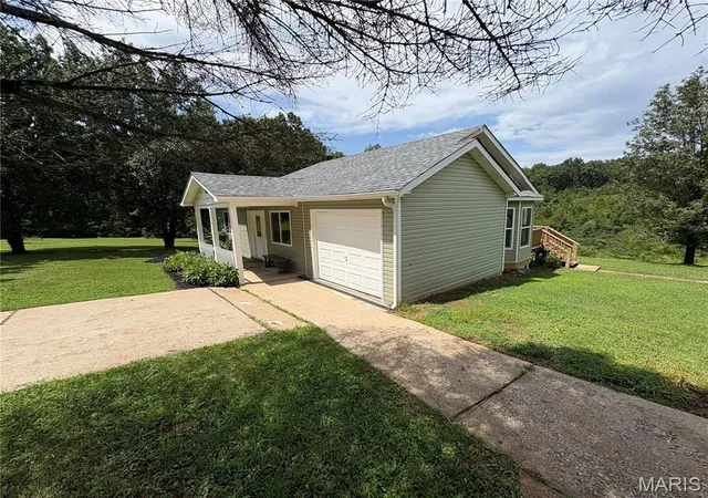 Photo 2 of Sale Pending at 5315 Lynam Rd, French Village, MO 63036 | MLS# MIS26046235 | Listing updated on 2026-09-01