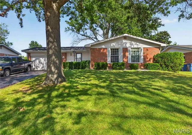 Photo 1 of Sale Pending at 14010 Sunland Dr, Florissant, MO 63034 | MLS# MIS26046256 | Listing updated on 2026-07-27