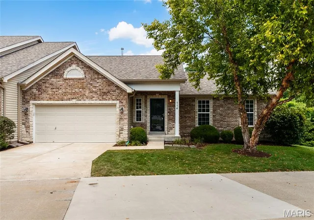 Photo 1 of Sale Pending at 116 Baxter Commons Dr, Manchester, MO 63011 | MLS# MIS26046271 | Listing updated on 2026-08-19
