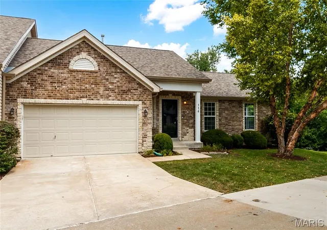 Photo 3 of Sale Pending at 116 Baxter Commons Dr, Manchester, MO 63011 | MLS# MIS26046271 | Listing updated on 2026-08-19
