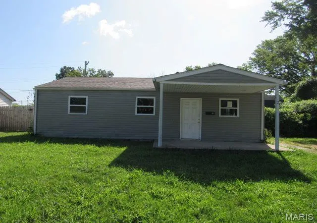 Photo 1 of Single family home for sale at 2 Saint Luke Ct, East Saint Louis, IL 62206 | MLS# MIS26046277 | Listing updated on 2026-08-25
