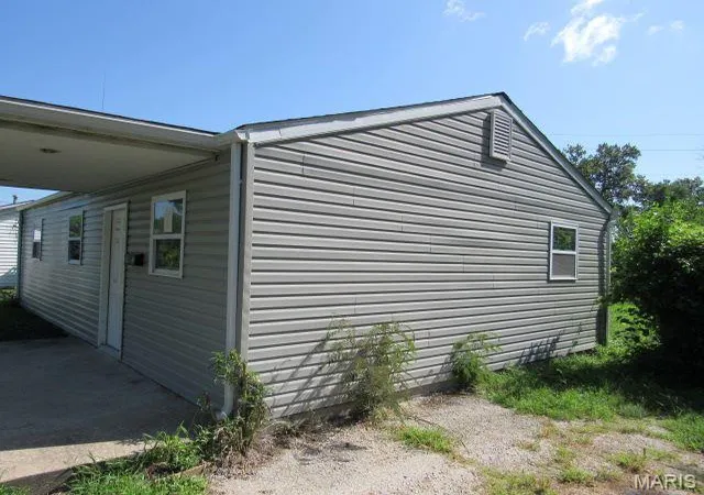 Photo 3 of Single family home for sale at 2 Saint Luke Ct, East Saint Louis, IL 62206 | MLS# MIS26046277 | Listing updated on 2026-08-25