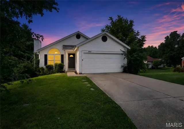 Photo 1 of Sale Pending at 5304 Bay Wind Ct, Florissant, MO 63034 | MLS# MIS26046297 | Listing updated on 2026-08-27