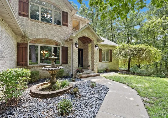 Photo 2 of Single family home for sale at 694 Pleasant Ridge Rd, Fairview Heights, IL 62208 | MLS# MIS26046298 | Listing updated on 2026-07-28