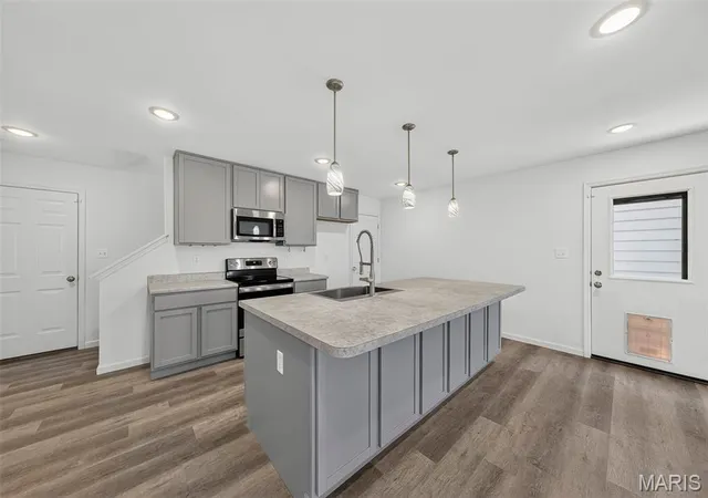 Photo 3 of Single family home for sale at 108 Tiber Wy, Saint Charles, MO 63301 | MLS# MIS26046300 | Listing updated on 2026-10-20