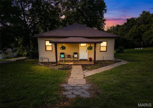 Photo 1 of Sale Pending at 720 W Buckley, Park Hills, MO 63601 | MLS# MIS26046317 | Listing updated on 2026-09-28