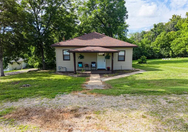 Photo 2 of Sale Pending at 720 W Buckley, Park Hills, MO 63601 | MLS# MIS26046317 | Listing updated on 2026-09-28