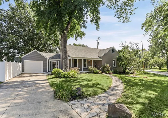 2nd image of 204 Marilyn Dr, O'fallon, IL 62269 | MLS# MIS26046343