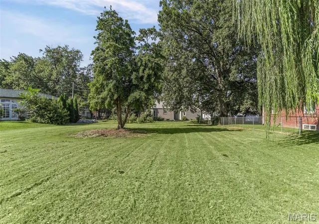 Photo 3 of Single family home for sale at 204 Marilyn Dr, O'fallon, IL 62269 | MLS# MIS26046343 | Listing updated on 2026-10-07