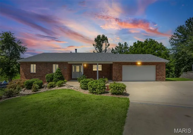 Photo 1 of Single family home for sale at 369 E Lake Dr, Edwardsville, IL 62025 | MLS# MIS26046344 | Listing updated on 2026-08-17