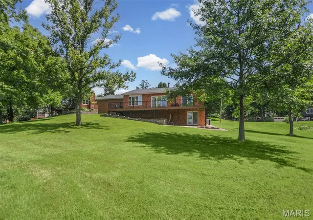 Photo 3 of Single family home for sale at 369 E Lake Dr, Edwardsville, IL 62025 | MLS# MIS26046344 | Listing updated on 2026-10-27