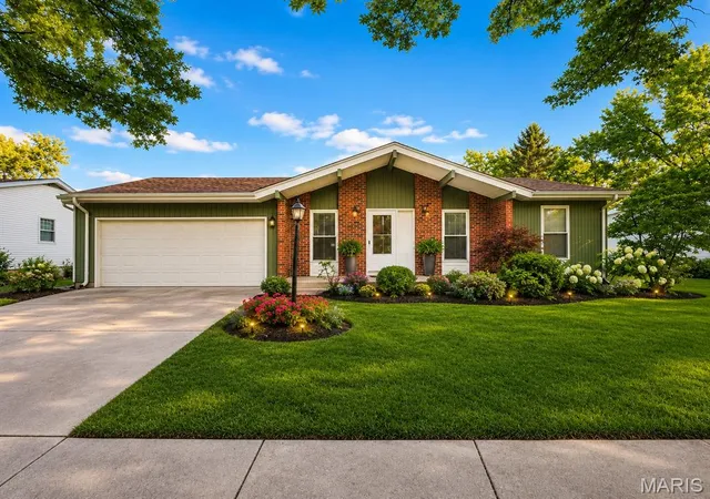 Photo 1 of Sale Pending at 6300 Silver Fox Dr, Florissant, MO 63034 | MLS# MIS26046345 | Listing updated on 2026-10-03