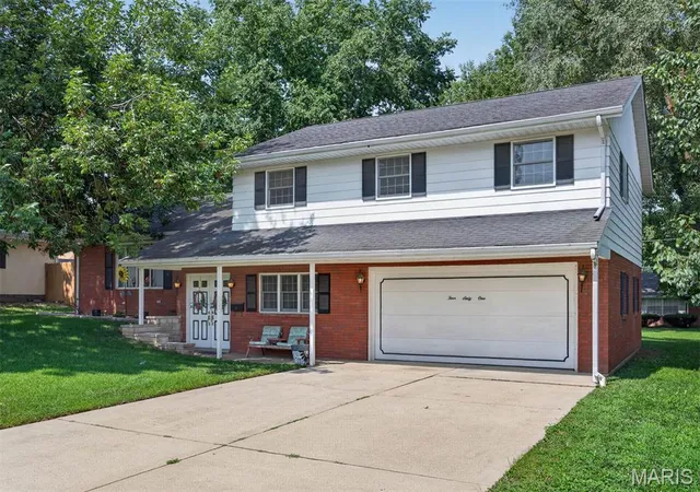 Photo 2 of Single family home for sale at 461 S Grand St, Nashville, IL 62263 | MLS# MIS26046357 | Listing updated on 2026-08-27