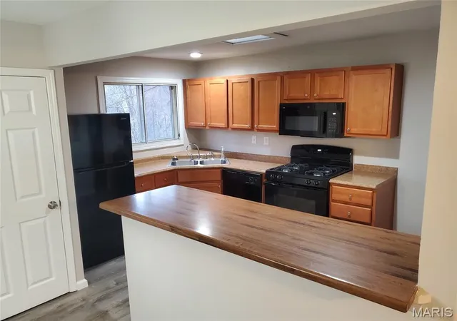 Photo 2 of Single family home for sale at 1574 Ville Angela Ln, Hazelwood, MO 63042 | MLS# MIS26046363 | Listing updated on 2026-09-02