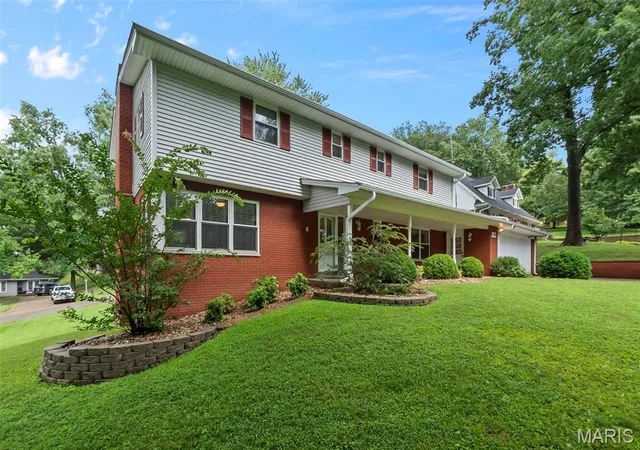 Photo 2 of Single family home for sale at 1930 Oak Hills St, Cape Girardeau, MO 63701 | MLS# MIS26046368 | Listing updated on 2026-09-18