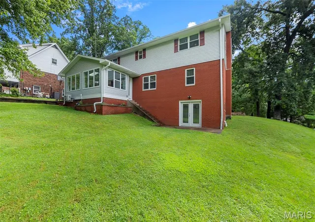 Photo 3 of Single family home for sale at 1930 Oak Hills St, Cape Girardeau, MO 63701 | MLS# MIS26046368 | Listing updated on 2026-09-18