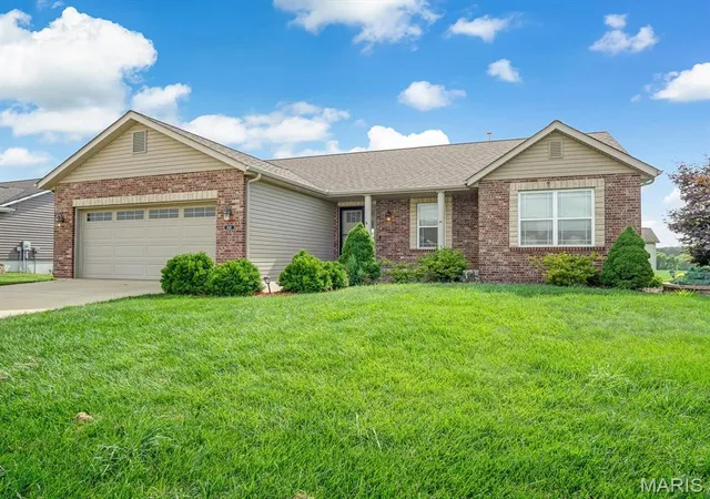 Photo 2 of Single family home for sale at 1521 Rachael Ln, Waterloo, IL 62298 | MLS# MIS26046372 | Listing updated on 2026-09-20
