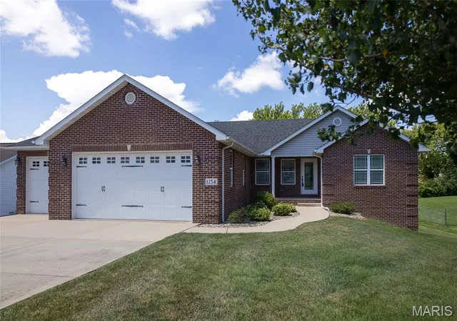 Photo 2 of Single family home for sale at 1254 Jamaica Dr, Edwardsville, IL 62025 | MLS# MIS26046377 | Listing updated on 2026-09-07