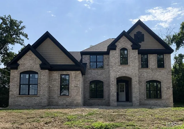 Photo 1 of Sale Pending at 1440 Breezeridge Dr, St Louis, MO 63131 | MLS# MIS26046379 | Listing updated on 2026-09-03