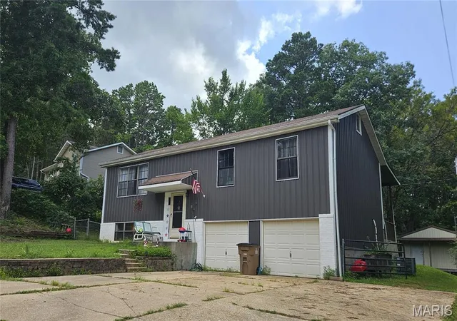 Photo 3 of Single family home for sale at 525 Skyview Dr, Ellington, MO 63638 | MLS# MIS26046389 | Listing updated on 2026-09-04