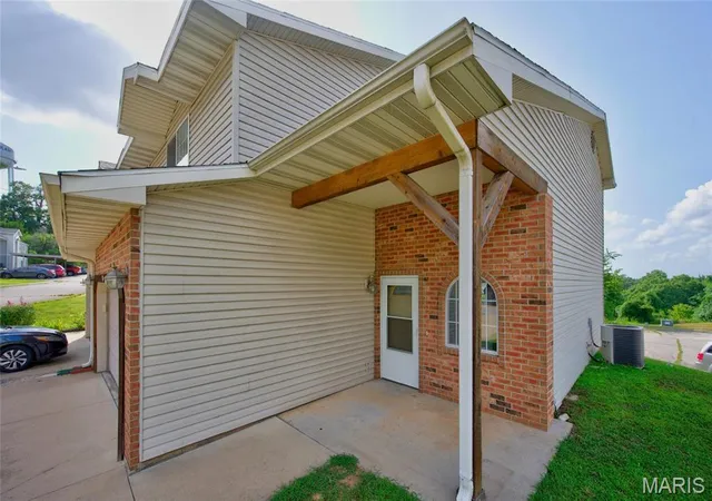 3rd image of 150 Hickory Ridge Dr, Saint Robert, MO 65584 | MLS# MIS26046390