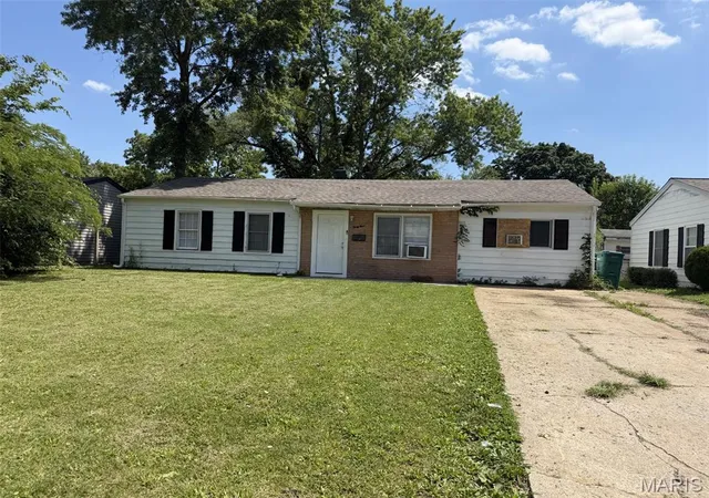 Photo 1 of Single family home for sale at 39 W Adams Dr, East Saint Louis, IL 62206 | MLS# MIS26046403 | Listing updated on 2026-07-28