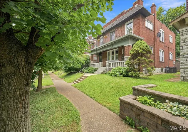 2nd image of 4556 Shenandoah Ave, Saint Louis, MO 63110 | MLS# MIS26046411