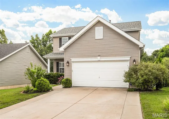 Photo 2 of Sale Pending at 210 Flint Brook Dr, O Fallon, MO 63366 | MLS# MIS26046421 | Listing updated on 2026-07-27