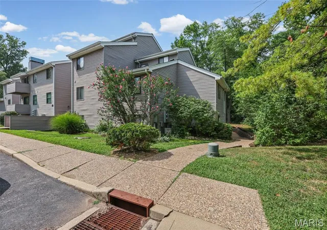 1st image of 1333 Prospect Vlg Ln, Ballwin, MO 63021
