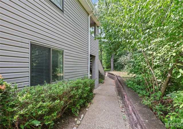 3rd image of 1333 Prospect Vlg Ln, Ballwin, MO 63021
