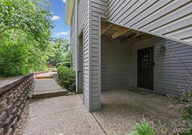 4th image of 1333 Prospect Vlg Ln, Ballwin, MO 63021