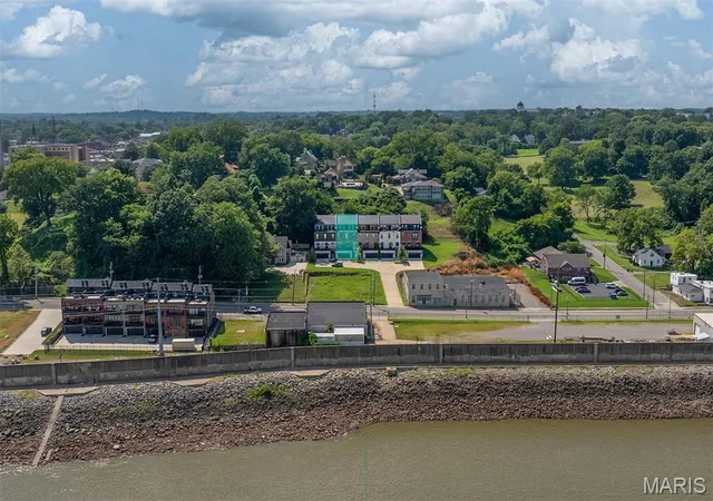 Photo 2 of Townhouse for sale at 325 N Main St, Cape Girardeau, MO 63701 | MLS# MIS26046440 | Listing updated on 2026-08-26